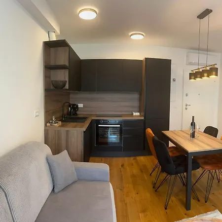 Gold Shine Apartment *