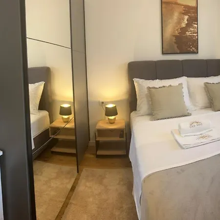 Gold Shine Apartment