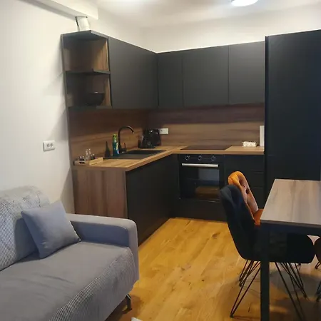 Apartment Gold Shine