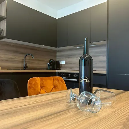 Gold Shine Apartment *